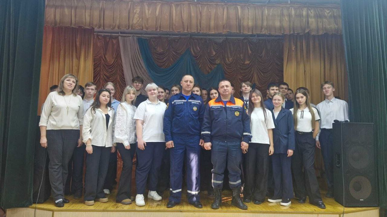 «Профессия — жизнь спасать»: важное занятие о героях среди нас